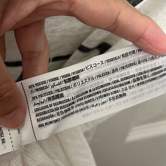 ABERCROMBIE & FITCH Black and White Love Sucks Ladies Short Sleeve Top | Large - Picture 3 of 5